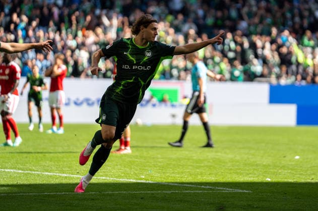 Deutschland: Fussball 2. Bundesliga, 4. Spieltag 2026 2027, VfL Wolfsburg - Energie Cottbus am 05.09.2026 in Wolfsburg (Volkswagen Arena): Tor zum 4:3 Mattias Svanberg (VfL Wolfsburg, 32) Jubel, Freude, Torjubel, Emotionen *** German Soccer 2. Bundesliga, Matchday 4, 2026–2027, VfL Wolfsburg vs. Energie Cottbus on September 5, 2026, at the Volkswagen Arena in Wolfsburg; goal for a 4–3 victory by Mattias Svanberg of VfL Wolfsburg, age 32; celebration, joy, goal celebration, emotions Copyright: xSvenxHeidmannx
