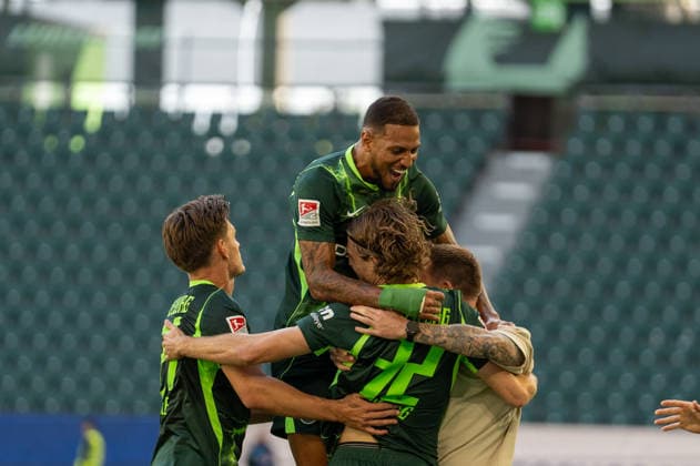 Deutschland: Fussball 2. Bundesliga, 4. Spieltag 2026 2027, VfL Wolfsburg - Energie Cottbus am 05.09.2026 in Wolfsburg (Volkswagen Arena): Tor zum 4:3 Mattias Svanberg (VfL Wolfsburg, 32) Jubel, Freude, Torjubel, Emotionen *** German Soccer 2. Bundesliga, Matchday 4, 2026–2027, VfL Wolfsburg vs. Energie Cottbus on September 5, 2026, at the Volkswagen Arena in Wolfsburg; goal for a 4–3 victory by Mattias Svanberg of VfL Wolfsburg, age 32; celebration, joy, goal celebration, emotions Copyright: xSvenxHeidmannx