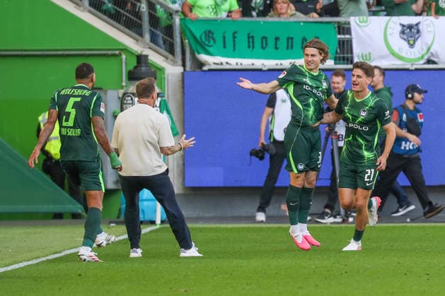 05.09.2026, xgox, Fussball - 2.Bundesliga VfL Wolfsburg - FC Energie Cottbus emspor, v.l. Tobias Strobl (Wolfsburg, Trainer) jubelt nach dem 4:3 durch Mattias Svanberg (Wolfsburg, 32) (DFL DFB REGULATIONS PROHIBIT ANY USE OF PHOTOGRAPHS as IMAGE SEQUENCES and or QUASI-VIDEO) Wolfsburg *** September 5, 2026, xgox, Soccer, 2. Bundesliga, VfL Wolfsburg vs. FC Energie Cottbus, emspor, from left: Tobias Strobl (Wolfsburg), coach celebrates after Mattias Svanberg’s 4-3 goal (Wolfsburg), 32 DFL DFB REGULATIONS PROHIBIT ANY USE OF PHOTOGRAPHS AS IMAGE SEQUENCES AND OR QUASI-VIDEO Wolfsburg