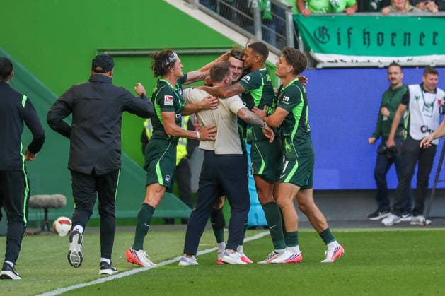 05.09.2026, xgox, Fussball - 2.Bundesliga VfL Wolfsburg - FC Energie Cottbus emspor, v.l. Tobias Strobl (Wolfsburg, Trainer) jubelt nach dem 4:3 durch Mattias Svanberg (Wolfsburg, 32) (DFL DFB REGULATIONS PROHIBIT ANY USE OF PHOTOGRAPHS as IMAGE SEQUENCES and or QUASI-VIDEO) Wolfsburg *** September 5, 2026, xgox, Soccer, 2. Bundesliga, VfL Wolfsburg vs. FC Energie Cottbus, emspor, from left: Tobias Strobl (Wolfsburg), coach celebrates after Mattias Svanberg’s 4-3 goal (Wolfsburg), 32 DFL DFB REGULATIONS PROHIBIT ANY USE OF PHOTOGRAPHS AS IMAGE SEQUENCES AND OR QUASI-VIDEO Wolfsburg