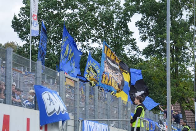 Deutschland: Fussball, 3. Liga, 4. Spieltag, Hänsch-Arena, SV Meppen vs. 1. FC Saarbrücken: Fahnen Copyright: xMichelxWittex