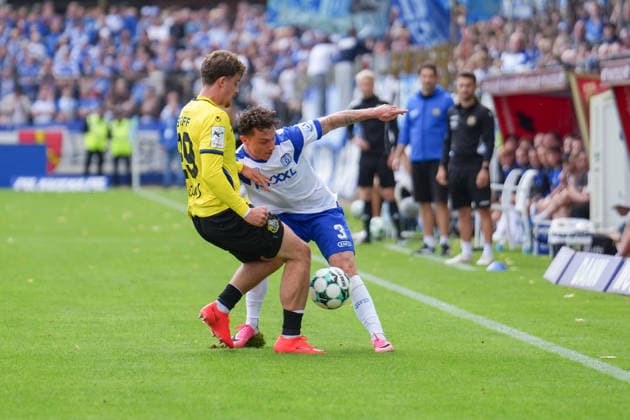 Deutschland: Fussball, 3. Liga, 4. Spieltag, Hänsch-Arena, SV Meppen vs. 1. FC Saarbrücken: Tobias Mißner (SV Meppen, 3) gegen Alexander Staff (1. FC Saarbrücken, 29) Copyright: xMichelxWittex