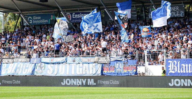 05.09.2026, Deutschland, Stuttgart, Fussball, Regionalliga Südwest, SV Stuttgarter Kickers vs. 1. FSV Mainz 05 II, B-Block, Kickers Fans
