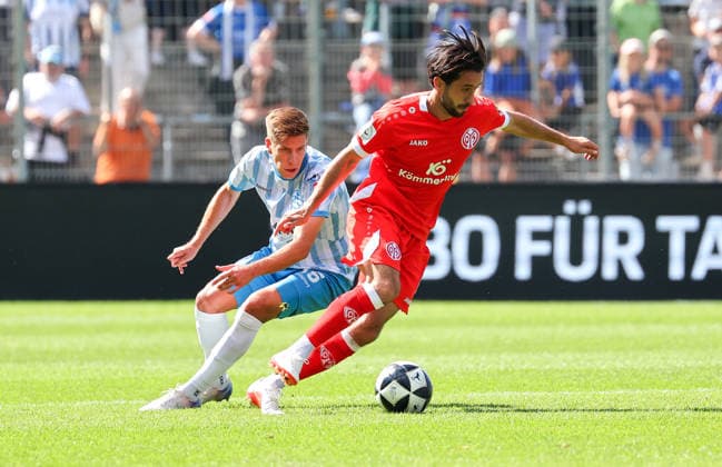 05.09.2026, Deutschland, Stuttgart, Fussball, Regionalliga Südwest, SV Stuttgarter Kickers vs. 1. FSV Mainz 05 II, v.l. Nico Blank (Kickers), Yunus Malli (Mainz)