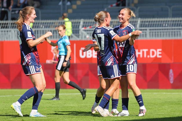 Mainz, Deutschland 05. September 2026: 1. BL Frauen - 2026 2027 - Sp. 3 - 1. FSV Mainz 05 gegen 1. FC Köln Im Bild: Torschützin Sophie Nachtigall (1. FC)(3.v.li.) freut sich über ihr Tor zum 0:2. DFL DFB regulations prohibit any use of photographs as image sequences and or quasi-video Bruchwegstadion Rheinland - Pfalz *** Mainz, Germany, September 5, 2026, Women’s Bundesliga 1, 2026–2027, Matchday 3: FSV Mainz 05 vs. 1. FC Köln. Pictured: Goal scorer Sophie Nachtigall (1. FC Köln, third from left) celebrates her goal to make it 0–2. DFL and DFB regulations prohibit any use of photographs as image sequences and or quasi-video. Bruchweg Stadium, Rhineland-Palatinate Copyright: xFotostandx xRacochax