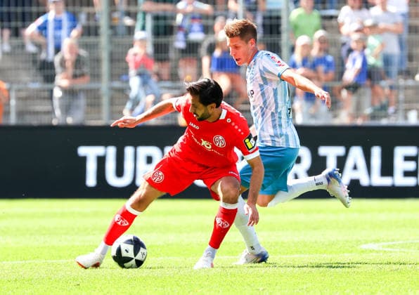 05.09.2026, Deutschland, Stuttgart, Fussball, Regionalliga Südwest, SV Stuttgarter Kickers vs. 1. FSV Mainz 05 II, v.l. Yunus Malli (Mainz), Nico Blank (Kickers)
