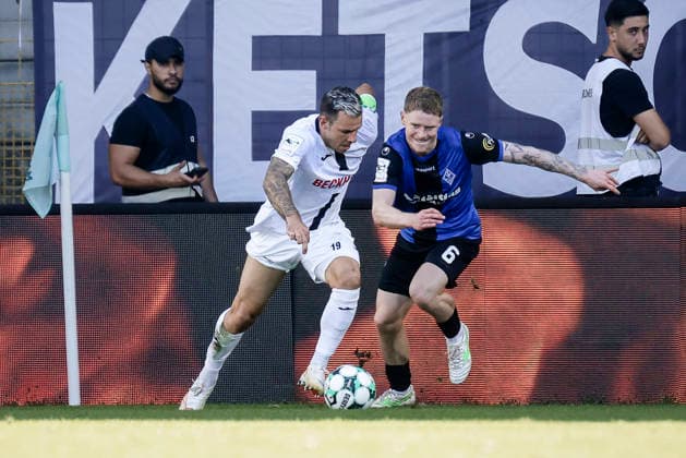 05.09.2026, xhettx, Fussball 3.Liga, SV Waldhof Mannheim - SC Verl v.l. Niko Kijewski (SC Verl, 19) im Zweikampf mit Joey Müller (SV Waldhof Mannheim, 6)
