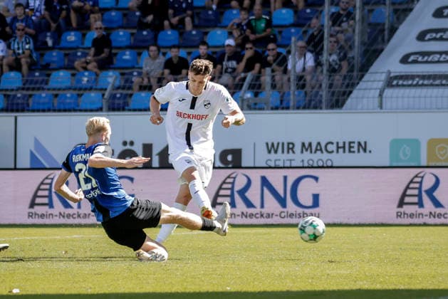 05.09.2026, xhettx, Fussball 3.Liga, SV Waldhof Mannheim - SC Verl v.l. Tor! Tim Heike (SC Verl, 25) schneller als Julian Rieckmann (SV Waldhof Mannheim, 21) zum 0:1