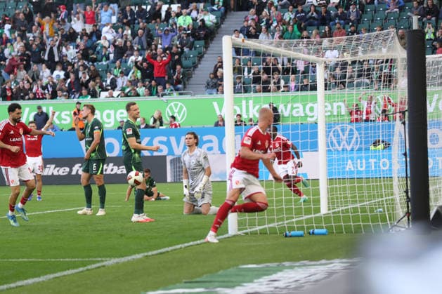 05.09.2026, xgox, Fussball - 2.Bundesliga VfL Wolfsburg - FC Energie Cottbus emspor, v.l. Tor zum 4:4 durch Dmytro Bogdanov (Cottbus, 13) (DFL DFB REGULATIONS PROHIBIT ANY USE OF PHOTOGRAPHS as IMAGE SEQUENCES and or QUASI-VIDEO) Wolfsburg *** September 5, 2026, xgox, Soccer, 2. Bundesliga: VfL Wolfsburg vs. FC Energie Cottbus, emspor; from left: Goal making it 4–4 by Dmytro Bogdanov (Cottbus), 13. DFL and DFB regulations prohibit any use of photographs as image sequences and or quasi-video (Wolfsburg)