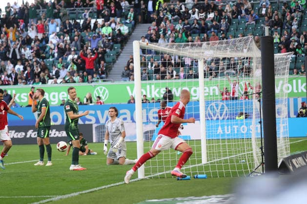 05.09.2026, xgox, Fussball - 2.Bundesliga VfL Wolfsburg - FC Energie Cottbus emspor, v.l. Tor zum 4:4 durch Dmytro Bogdanov (Cottbus, 13) (DFL DFB REGULATIONS PROHIBIT ANY USE OF PHOTOGRAPHS as IMAGE SEQUENCES and or QUASI-VIDEO) Wolfsburg *** September 5, 2026, xgox, Soccer, 2. Bundesliga: VfL Wolfsburg vs. FC Energie Cottbus, emspor; from left: Goal making it 4–4 by Dmytro Bogdanov (Cottbus), 13. DFL and DFB regulations prohibit any use of photographs as image sequences and or quasi-video (Wolfsburg)