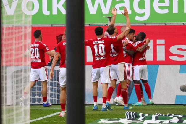 05.09.2026, xgox, Fussball - 2.Bundesliga VfL Wolfsburg - FC Energie Cottbus emspor, v.l. Jubel nach dem 4:4 durch Dmytro Bogdanov (Cottbus, 13) (DFL DFB REGULATIONS PROHIBIT ANY USE OF PHOTOGRAPHS as IMAGE SEQUENCES and or QUASI-VIDEO) Wolfsburg *** September 5, 2026, xgox, Soccer, 2. Bundesliga, VfL Wolfsburg vs. FC Energie Cottbus, emspor, from left: Celebrations after the 4-4 goal by Dmytro Bogdanov (Cottbus), 13 DFL and DFB regulations prohibit any use of photographs as image sequences and or quasi-video in Wolfsburg
