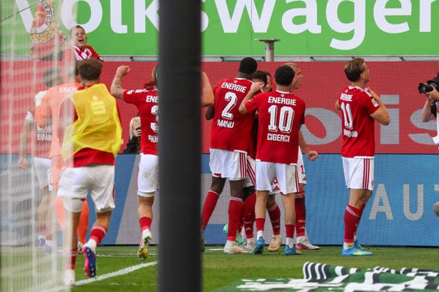 05.09.2026, xgox, Fussball - 2.Bundesliga VfL Wolfsburg - FC Energie Cottbus emspor, v.l. Jubel nach dem 4:4 durch Dmytro Bogdanov (Cottbus, 13) (DFL DFB REGULATIONS PROHIBIT ANY USE OF PHOTOGRAPHS as IMAGE SEQUENCES and or QUASI-VIDEO) Wolfsburg *** September 5, 2026, xgox, Soccer, 2. Bundesliga, VfL Wolfsburg vs. FC Energie Cottbus, emspor, from left: Celebrations after the 4-4 goal by Dmytro Bogdanov (Cottbus), 13 DFL and DFB regulations prohibit any use of photographs as image sequences and or quasi-video in Wolfsburg