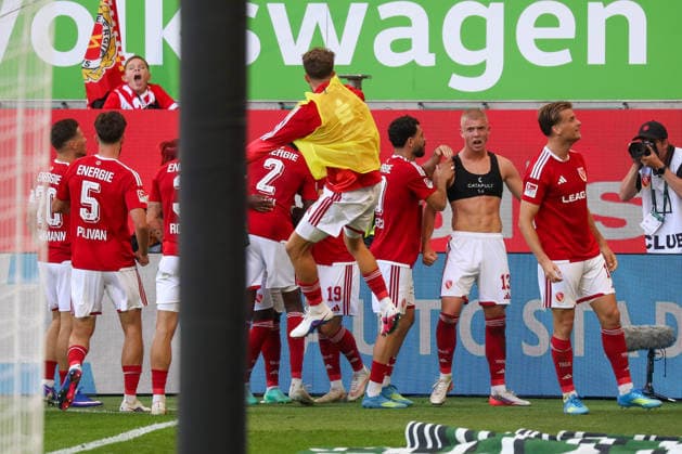 05.09.2026, xgox, Fussball - 2.Bundesliga VfL Wolfsburg - FC Energie Cottbus emspor, v.l. Jubel nach dem 4:4 durch Dmytro Bogdanov (Cottbus, 13) (DFL DFB REGULATIONS PROHIBIT ANY USE OF PHOTOGRAPHS as IMAGE SEQUENCES and or QUASI-VIDEO) Wolfsburg *** September 5, 2026, xgox, Soccer, 2. Bundesliga, VfL Wolfsburg vs. FC Energie Cottbus, emspor, from left: Celebrations after the 4-4 goal by Dmytro Bogdanov (Cottbus), 13 DFL and DFB regulations prohibit any use of photographs as image sequences and or quasi-video in Wolfsburg