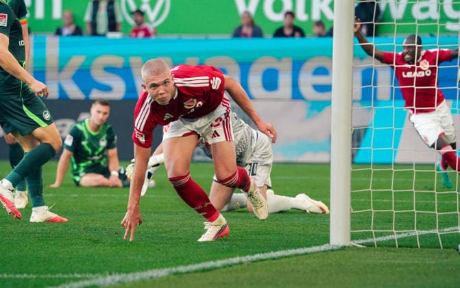 Deutschland:Fussball 2.Bundesliga 2026 2027, 4.Spieltag VfL Wolfsburg vs Energie Cottbus - Volkswagen Arena (Wolfsburg): Tor und Torjubel zum Dmytro Bohdanov (Energie Cottbus, 13) *** Germany Soccer 2. Bundesliga 2026–2027, Matchday 4: VfL Wolfsburg vs. Energie Cottbus at Volkswagen Arena, Wolfsburg—Goal and celebration by Dmytro Bohdanov of Energie Cottbus, 13 Copyright: xAymanxAlahmedx
