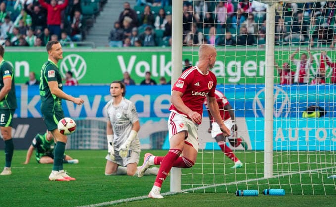 Deutschland:Fussball 2.Bundesliga 2026 2027, 4.Spieltag VfL Wolfsburg vs Energie Cottbus - Volkswagen Arena (Wolfsburg): Tor und Torjubel zum Dmytro Bohdanov (Energie Cottbus, 13) *** Germany Soccer 2. Bundesliga 2026–2027, Matchday 4: VfL Wolfsburg vs. Energie Cottbus at Volkswagen Arena, Wolfsburg—Goal and celebration by Dmytro Bohdanov of Energie Cottbus, 13 Copyright: xAymanxAlahmedx