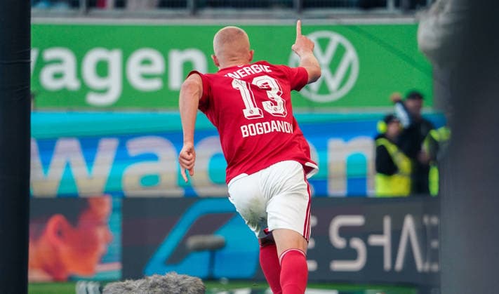 Deutschland:Fussball 2.Bundesliga 2026 2027, 4.Spieltag VfL Wolfsburg vs Energie Cottbus - Volkswagen Arena (Wolfsburg): Tor und Torjubel zum Dmytro Bohdanov (Energie Cottbus, 13) *** Germany Soccer 2. Bundesliga 2026–2027, Matchday 4: VfL Wolfsburg vs. Energie Cottbus at Volkswagen Arena, Wolfsburg—Goal and celebration by Dmytro Bohdanov of Energie Cottbus, 13 Copyright: xAymanxAlahmedx