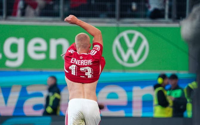 Deutschland:Fussball 2.Bundesliga 2026 2027, 4.Spieltag VfL Wolfsburg vs Energie Cottbus - Volkswagen Arena (Wolfsburg): Tor und Torjubel zum Dmytro Bohdanov (Energie Cottbus, 13) *** Germany Soccer 2. Bundesliga 2026–2027, Matchday 4: VfL Wolfsburg vs. Energie Cottbus at Volkswagen Arena, Wolfsburg—Goal and celebration by Dmytro Bohdanov of Energie Cottbus, 13 Copyright: xAymanxAlahmedx