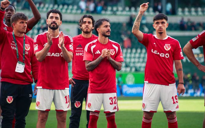 Deutschland:Fussball 2.Bundesliga 2026 2027, 4.Spieltag VfL Wolfsburg vs Energie Cottbus - Volkswagen Arena (Wolfsburg): Freude, Emotionen, Jubel Tolcay CiÄüerci Tolcay Cigerci (Energie Cottbus, 10) Leonardo Bittencourt (Energie Cottbus, 32) *** Germany Soccer 2. Bundesliga 2026–2027, Matchday 4: VfL Wolfsburg vs. Energie Cottbus at Volkswagen Arena, Wolfsburg—Joy, excitement, celebration—Tolcay CiÄüerci (Tolcay Cigerci), Energie Cottbus, 10; Leonardo Bittencourt, Energie Cottbus, 32 Copyright: xAymanxAlahmedx