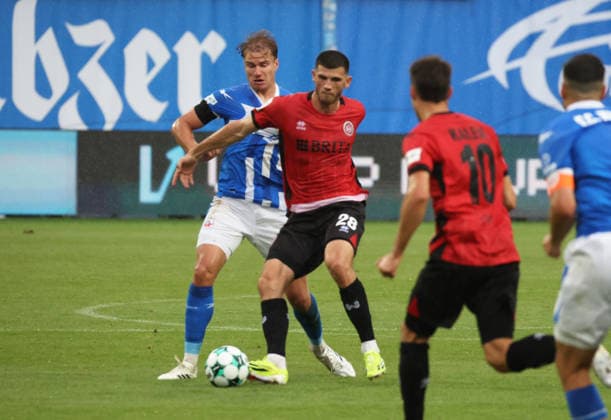 FC Hansa Rostock- Wehen Wiesbaden Rostock, 05.09.2026, Fußball 3.Liga FC Hansa Rostock- Wehen Wiesbaden Moritz Flotho Wehen Wiesbaden gegen Florian Carstens FC Hansa Rostock Rostock Ostseestadion Mecklenburg-Vorpommern Deutschland