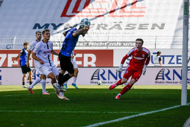 05.09.2026, xhettx, Fussball 3.Liga, SV Waldhof Mannheim - SC Verl v.l. Julian Ulbricht (SV Waldhof Mannheim, 10) mit der großen Chance, verpasst aber den Ball