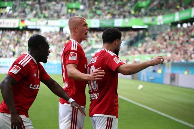 Deutschland:Fussball 2.Bundesliga 2026 2027, 4.Spieltag VfL Wolfsburg vs Energie Cottbus - Volkswagen Arena (Wolfsburg): Tor und Torjubel zum Tolcay CiÄüerci Tolcay Cigerci (Energie Cottbus, 10) *** Germany Soccer 2. Bundesliga 2026–2027, Matchday 4: VfL Wolfsburg vs. Energie Cottbus at Volkswagen Arena, Wolfsburg—Goal and goal celebration by Tolcay CiÄüerci (Tolcay Cigerci) of Energie Cottbus, 10 Copyright: xAymanxAlahmedx