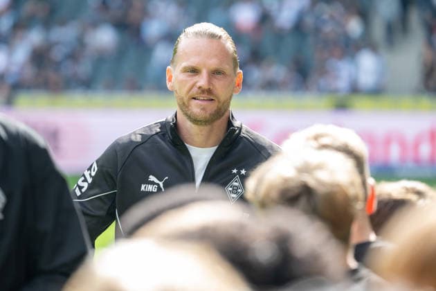 Eugen Polanski (Borussia Moenchengladbach, Trainer) auf dem Weg zum Interview. Borussia Moenchengladbach vs. SV Elversberg, Fussball, 1. Bundesliga, 02. Spieltag, Saison 2026 2027, 05.09.2026 DFL DFB Regulations prohibit any use of Photographs as image sequences and or Quasivideo Borussia Moenchengladbach vs. SV Elversberg, Fussball, 1. Bundesliga, 02. Spieltag, Saison 2026 2027, 05.09.2026 Moenchengladbach Copyright: xEibner-Pressefoto ThomasxHaeslerx EP_THR