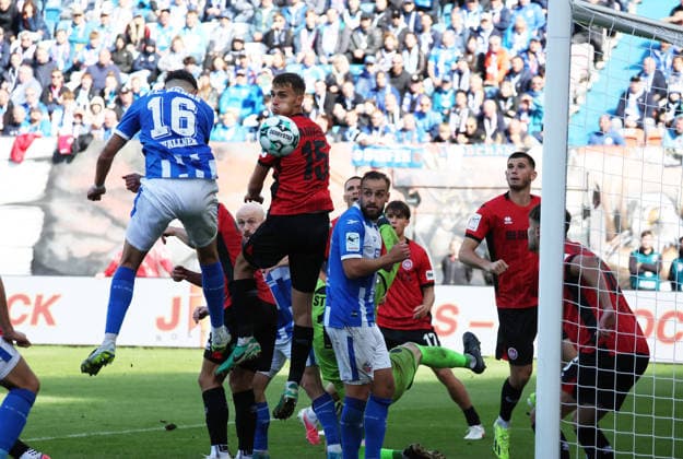 FC Hansa Rostock- Wehen Wiesbaden Rostock, 05.09.2026, Fußball 3.Liga FC Hansa Rostock- Wehen Wiesbaden 1-0 Lukas Wallner FC Hansa Rostock köpft ein Rostock Ostseestadion Mecklenburg-Vorpommern Deutschland