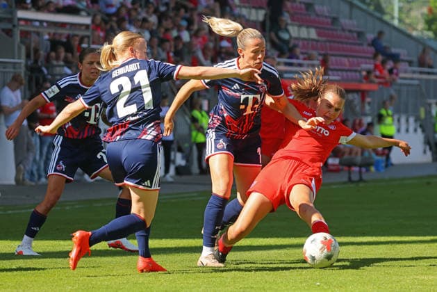 Mainz, Deutschland 05. September 2026: 1. BL Frauen - 2026 2027 - Sp. 3 - 1. FSV Mainz 05 gegen 1. FC Köln Im Bild: v.li. beim Kampf um den Ball: Anna Gerhardt (1. FC), Sandra Jessen (1. FC) und Kara Bathmann (FSV). DFL DFB regulations prohibit any use of photographs as image sequences and or quasi-video Bruchwegstadion Rheinland - Pfalz *** Mainz, Germany, September 5, 2026, Women’s Bundesliga 1, 2026–2027, Matchday 3: 1. FSV Mainz 05 vs. 1. FC Köln. Pictured from left, battling for the ball: Anna Gerhardt (1. FC), Sandra Jessen (1 FC) and Kara Bathmann (FSV). DFL and DFB regulations prohibit any use of photographs as image sequences and or quasi-video. Bruchwegstadion, Rhineland-Palatinate Copyright: xFotostandx xRacochax