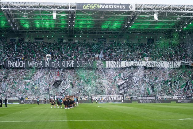 Choreo vor dem Anpfiff. Borussia Moenchengladbach vs. SV Elversberg, Fussball, 1. Bundesliga, 02. Spieltag, Saison 2026 2027, 05.09.2026 DFL DFB Regulations prohibit any use of Photographs as image sequences and or Quasivideo Borussia Moenchengladbach vs. SV Elversberg, Fussball, 1. Bundesliga, 02. Spieltag, Saison 2026 2027, 05.09.2026 Moenchengladbach *** Pre-match choreography: Borussia Mönchengladbach vs. SV Elversberg, Soccer, Bundesliga 1, Matchday 2, 2026–2027 Season, September 5, 2026 DFL and DFB regulations prohibit any use of photographs as image sequences and or quasi-video Borussia Mönchengladbach vs. SV Elversberg, Soccer, Bundesliga 1, Matchday 2, 2026–2027 Season, September 5, 2026, Mönchengladbach Copyright: xEibner-Pressefoto ThomasxHaeslerx EP_THR