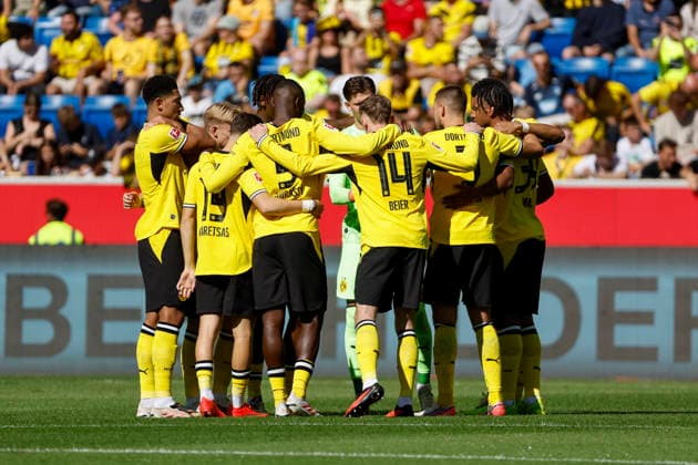 Mannschaftskreis BVB Dortmund , Deutschland, Fussball, 1. Bundesliga, 2.Spieltag, 2026 2027, TSG Hoffenheim vs. Borussia Dortmund, 05.09.2026, Sinsheim SNP Arena Deutschland *** BVB Dortmund Squad, Germany, Soccer, Bundesliga 1, Matchday 2, 2026–2027, TSG Hoffenheim vs. Borussia Dortmund, September 5, 2026, Sinsheim SNP Arena, Germany Copyright: xGrantxHubbsx