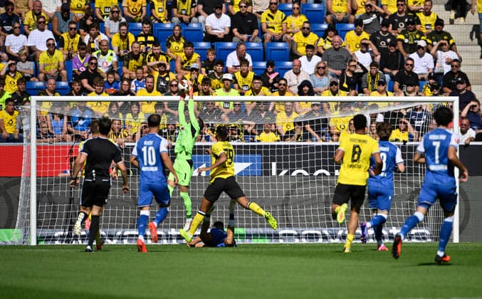 Strafraumszene, Torraumszene Torwart Gregor Kobel Borussia Dortmund BVB (01) Aktion TSG 1899 Hoffenheim vs Borussia Dortmund BVB 05.09.2026 DFL REGULATIONS PROHIBIT ANY USE OF PHOTOGRAPHS AS IMAGE SEQUENCES AND OR QUASI-VIDEO TSG 1899 Hoffenheim vs Borussia Dortmund BVB *** Penalty area scene, Goalmouth action: Goalkeeper Gregor Kobel, Borussia Dortmund (BVB) 01, TSG 1899 Hoffenheim vs. Borussia Dortmund (BVB), September 5, 2026. DFL regulations prohibit any use of photographs as image sequences and or quasi-video content.EO TSG 1899 Hoffenheim vs. Borussia Dortmund BVB