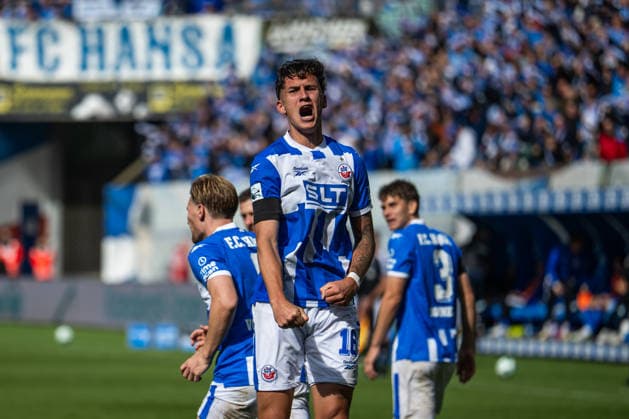 Rostock, Deutschland 05. September 2026: 3. Liga - 2026 2027 - Sp. 4 - FC Hansa Rostock gegen SV Wehen Wiesbaden Im Bild: Lukas Wallner (Hansa Rostock) jubelt nach seinem Tor zum 1:0 DFB DFL regulations prohibit any use of photographs as image sequences and or quasi-video Copyright: xFotostandx xVoelkerx