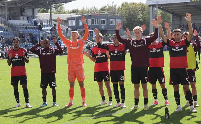 Jan Reichert (1.FC Nuernberg), Piet Scobel (1.FC Nuernberg), und Team bei den Fans Fussball, Herren, Saison 2026 2027, 2.BL, Holstein Stadion, Holstein Kiel gegen 1.FC Nuernberg, 2-2 DFL REGULATIONS PROHIBIT ANY USE OF PHOTOGRAPHS AS IMAGE SEQUENCES AND OR QUASI-VIDEO. *** Jan Reichert, 1. FC Nuremberg; Piet Scobel, 1. FC Nuremberg; and the team with the fans—soccer, men s, 2026–2027 season, 2. Bundesliga, Holstein Stadium, Holstein Kiel vs. 1. FC Nuremberg, 2–2. DFL regulations prohibit any use of photographs as image sequences and or quasi-video.