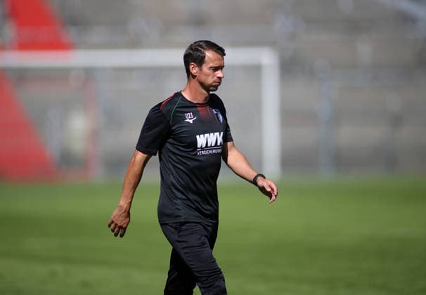 Fussball, Herren, Regionalliga Bayern, Saison 2026 2027, SpVgg Unterhaching - FC Augsburg II, Amateure Markus Feulner, Trainer (FC Augsburg II) bedinet, unzufrieden, nachdenklich