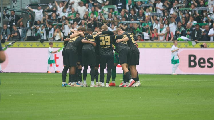 05.09.2026, xrekx, Fussball 1.Bundesliga, Borussia Moenchengladbach - SV Elversberg v.l. Teamkreis SV Elversberg (DFL DFB REGULATIONS PROHIBIT ANY USE OF PHOTOGRAPHS as IMAGE SEQUENCES and or QUASI-VIDEO) Moenchengladbach *** September 5, 2026, xrekx, Soccer 1st Bundesliga, Borussia Mönchengladbach vs. SV Elversberg v l Teamkreis SV Elversberg DFL DFB REGULATIONS PROHIBIT ANY USE OF PHOTOGRAPHS as IMAGE SEQUENCES and or QUASI-VIDEO Mönchengladbach