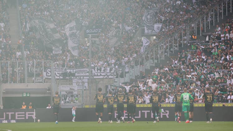 05.09.2026, xrekx, Fussball 1.Bundesliga, Borussia Moenchengladbach - SV Elversberg v.l. SV Elversberg Mannschaft Fans ,Stimmung, Schals, Ultras, Zuschauer, Besucher, Choreo, Choreografie, atmosphere, scarves, spectators, visitors (DFL DFB REGULATIONS PROHIBIT ANY USE OF PHOTOGRAPHS as IMAGE SEQUENCES and or QUASI-VIDEO) Moenchengladbach *** September 5, 2026, xrekx, Soccer, Bundesliga 1, Borussia Mönchengladbach vs. SV Elversberg, SV Elversberg team, fans, atmosphere, scarves, ultras, spectators, visitors, choreography, choreography, atmosphere, scarves, spectators, visitors DFL DFB REGULATIONS PROHIBIT ANY USE OF PHOTOGRAPHS as IMAGE SEQUENCES and or QUASI-VIDEO Mönchengladbach