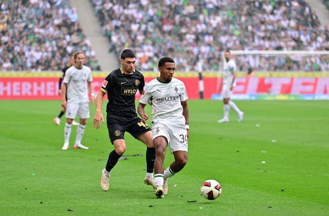 05.09.2026; Moenchengladbach; Fussball, Herren, Saison 2026 2027, Borussia Moenchengladbach vs. SV Elversberg Zweikampf zwischen v. li. Felix Keidel (Elversberg), Mathieu Nguefack (Gladbach) DFL regulations prohibit any use of photographs as image sequences and or quasi-video. ista-Borussia-Park Nordrhein-Westfalen Deutschland *** September 5, 2026, Mönchengladbach Soccer, Men s, 2026–2027 Season, Borussia Mönchengladbach vs. SV Elversberg: Head-to-head duel between (from left) Felix Keidel (Elversberg) and Mathieu Nguefack (Gladbach). DFL regulations prohibit any use of photographs as image sequences and or quasi-video footage at Borussia Park, North Rhine-Westphalia, Germany