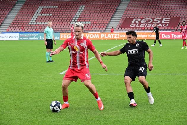05.09.2026 xkhx Kassel, Auestadion Regionalliga Südwest Saison 2026 2027 KSV Hessen Kassel - SV Sandhausen Mirnes Pepic (20, Hessen Kassel) gegen Arianit Ferati (Sandhausen)