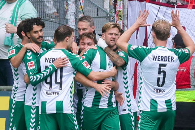 Eren Dinkci (Werder Bremen) bejubelt seinen Treffer mit den Teamkollegen waehrend des Spiels der 1. Bundesliga zwischen SV Werder Bremen und RB Leipzig, Weserstadion am 05. September 2026 in Bremen, Deutschland. (Foto von Marco Steinbrenner DeFodi Images) +++ Eren Dinkci (Werder Bremen) celebrates his goal with teammates during the Bundesliga match between SV Werder Bremen and RB Leipzig at Weserstadion on September 5, 2026 in Bremen, Germany. (Photo by Marco Steinbrenner DeFodi Images) DFB DFL REGULATIONS PROHIBIT ANY USE OF PHOTOGRAPHS AS IMAGE SEQUENCES AND OR QUASI-VIDEO. (Photo by Marco Steinbrenner DeFodi Images) - *** Eren Dinkci of Werder Bremen celebrates his goal with his teammates during the Bundesliga match between SV Werder Bremen and RB Leipzig at Weserstadion on September 5, 2026, in Bremen, Germany. Photo by Marco Steinbrenner, DeFodi Images. Eren Dinkci of Werder Bremen celebrates his goal with teammates during the Bundesliga match between SV Werder Bremen and RB Leipzig at Weserstadion on September 5, 2026 in Bremen, Germany. Photo by Marco Steinbrenner, DeFodi Images. DFB and DFL regulations prohibit any use of photographs as image sequences and or quasi-video. Photo by Marco Steinbrenner, DeFodi Images.