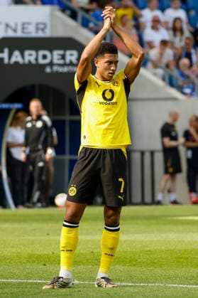 Im Bild: Jobe Bellingham (Borussia Dortmund, 7), Applaus 05.09.2026, TSG 1899 Hoffenheim - Borussia Dortmund, 1. Bundesliga, 2. Spieltag, Deutschland, Sinsheim, SNP Arena, DFL REGULATIONS PROHIBIT ANY USE OF PHOTOGRAPHS AS IMAGE SEQUENCES AND OR QUASI-VIDEO. *** Pictured: Jobe Bellingham of Borussia Dortmund, 7, receiving applause on May 9, 2026, TSG 1899 Hoffenheim vs. Borussia Dortmund, Bundesliga 1, Matchday 2, Germany, Sinsheim, SNP Arena, DFL regulations prohibit any use of photographs as image sequences and or quasi-video Copyright: HMBxMedia xJulienxBecker