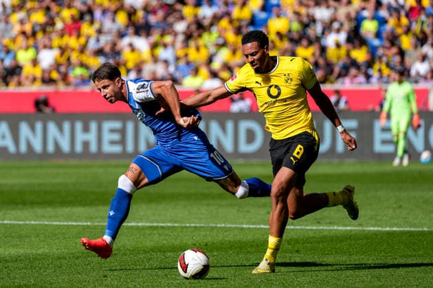 v.li.: Adam Hlozek (Hoffenheim, 10), Felix Nmecha (BVB, 8), Zweikampf, Spielszene, Duell, duel, tackle, tackling, Dynamik, Action, Aktion, 05.09.2026, Sinsheim (Deutschland), Fussball, Bundesliga, TSG 1899 Hoffenheim - Borussia Dortmund, DFB DFL REGULATIONS PROHIBIT ANY USE OF PHOTOGRAPHS AS IMAGE SEQUENCES AND OR QUASI-VIDEO. *** From left: Adam Hlozek (Hoffenheim), 10, Felix Nmecha (BVB), 8, tackle, game scene, duel, tackle, tackling, dynamic, action, 05 09 2026, Sinsheim, Germany, soccer, Bundesliga, TSG 1899 Hoffenheim, Borussia Dortmund, DFB and DFL regulations prohibit any use of photographs as image sequences and or quasi-video xozx