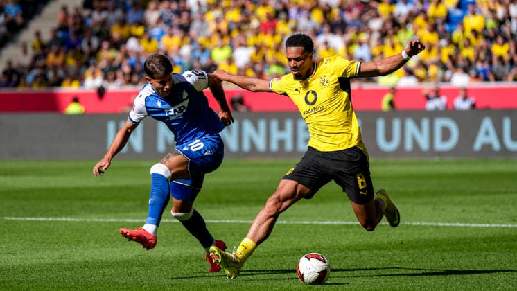 v.li.: Adam Hlozek (Hoffenheim, 10), Felix Nmecha (BVB, 8), Zweikampf, Spielszene, Duell, duel, tackle, tackling, Dynamik, Action, Aktion, 05.09.2026, Sinsheim (Deutschland), Fussball, Bundesliga, TSG 1899 Hoffenheim - Borussia Dortmund, DFB DFL REGULATIONS PROHIBIT ANY USE OF PHOTOGRAPHS AS IMAGE SEQUENCES AND OR QUASI-VIDEO. *** From left: Adam Hlozek (Hoffenheim), 10, Felix Nmecha (BVB), 8, tackle, game scene, duel, tackle, tackling, dynamic, action, 05 09 2026, Sinsheim, Germany, soccer, Bundesliga, TSG 1899 Hoffenheim, Borussia Dortmund, DFB and DFL regulations prohibit any use of photographs as image sequences and or quasi-video xozx