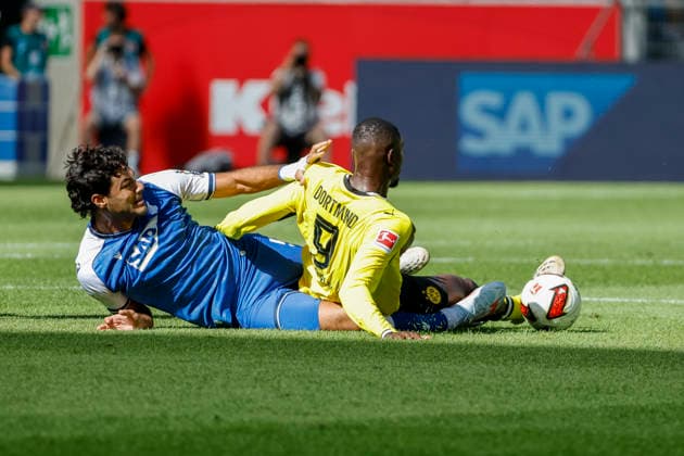 Ramy Bensebaini (BVB Dortmund, 05) und Serhou Guirassy (BVB Dortmund, 09) im Zweikampf , Deutschland, Fussball, 1. Bundesliga, 2.Spieltag, 2026 2027, TSG Hoffenheim vs. Borussia Dortmund, 05.09.2026, Sinsheim SNP Arena Deutschland *** Ramy Bensebaini (BVB Dortmund, 05) and Serhou Guirassy (BVB Dortmund, 09) in a tackle, Germany, soccer, Bundesliga 1, Matchday 2, 2026–2027, TSG Hoffenheim vs. Borussia Dortmund, September 5, 2026, Sinsheim SNP Arena, Germany Copyright: xGrantxHubbsx