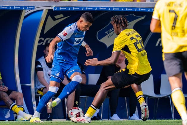 1. Bundesliga, 2. Spieltag, TSG 1899 Hoffenheim vs. Borussia Dortmund am 05.09.2026 Joane Gadou im Zweikampf WICHTIGER HINWEIS: Gemäß den Vorgaben der DFL und des DFB ist es untersagt, in dem Stadion und oder vom Spiel angefertigte Fotoaufnahmen in Form von Sequenzbildern und oder videoähnlichen Fotostrecken zu verwerten bzw. verwerten zu lassen. *** Bundesliga 1, Matchday 2, TSG 1899 Hoffenheim vs. Borussia Dortmund on September 5, 2026; Joane Gadou in a tackle. IMPORTANT NOTICE: In accordance with the guidelines of the DFL and the DFB, it is prohibited to use or allow the use of photographs taken in the stadium and or during the game in the form of sequential images and or video-like photo series. Copyright: xBahhoxKarax