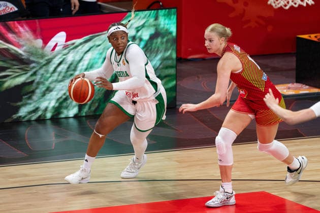 Amy Okonkwo (Nigeria, 00) im Dribbling gegen Dorka Juhasz (Ungarn, 14), GER, Nigeria vs. Ungarn, Basketball, FIBA Women s World Cup 2026, Gruppenphase, Spieltag 2, 05.09.2026 GER, Nigeria vs. Ungarn, Basketball, FIBA Women s World Cup 2026, Gruppenphase, Spieltag 2, 05.09.2026 Berlin Copyright: xEibner-Pressefoto MaxxVincenx EP_MVN