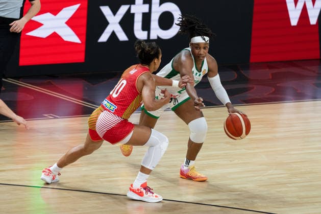 Ezinne Kalu (Nigeria, 23) im Dribbling gegen Nina Aho (Ungarn, 10), GER, Nigeria vs. Ungarn, Basketball, FIBA Women s World Cup 2026, Gruppenphase, Spieltag 2, 05.09.2026 GER, Nigeria vs. Ungarn, Basketball, FIBA Women s World Cup 2026, Gruppenphase, Spieltag 2, 05.09.2026 Berlin Copyright: xEibner-Pressefoto MaxxVincenx EP_MVN