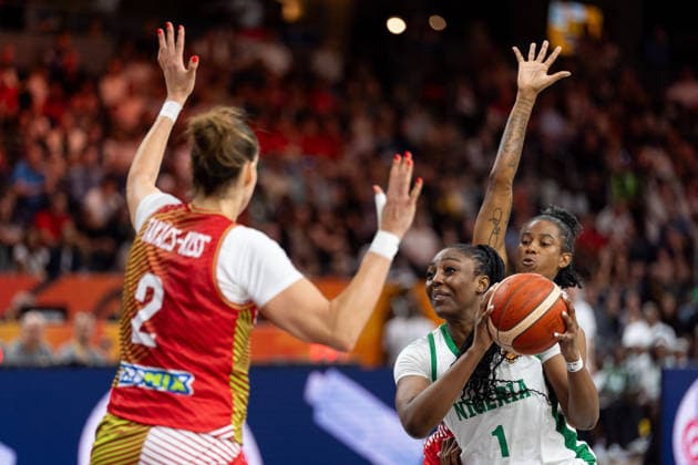 Grace Efosa-Aguebor (Nigeria, 01) im Dribbling, Virag Takacs-Kiss (Ungarn, 02), GER, Nigeria vs. Ungarn, Basketball, FIBA Women s World Cup 2026, Gruppenphase, Spieltag 2, 05.09.2026 GER, Nigeria vs. Ungarn, Basketball, FIBA Women s World Cup 2026, Gruppenphase, Spieltag 2, 05.09.2026 Berlin Copyright: xEibner-Pressefoto MaxxVincenx EP_MVN