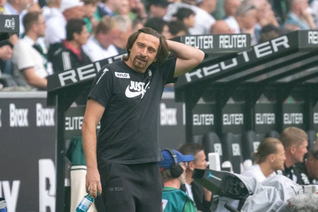 Zu Beginn des Spiels ist Vincent Wagner (SV Elversberg, Trainer) etwas nachdenklich. Borussia Moenchengladbach vs. SV Elversberg, Fussball, 1. Bundesliga, 02. Spieltag, Saison 2026 2027, 05.09.2026 DFL DFB Regulations prohibit any use of Photographs as image sequences and or Quasivideo Borussia Moenchengladbach vs. SV Elversberg, Fussball, 1. Bundesliga, 02. Spieltag, Saison 2026 2027, 05.09.2026 Moenchengladbach *** At the start of the game, Vincent Wagner, coach of SV Elversberg, looks somewhat pensive. Borussia Mönchengladbach vs. SV Elversberg, soccer, Bundesliga 1, Matchday 2, 2026–2027 season, September 5, 2026 DFL DFB regulations prohibit any use of photographs as image sequences and or quasi-video Borussia Mönchengladbach vs. SV Elversberg, soccer, Bundesliga 1, Matchday 2, 2026–2027 season, September 5, 2026, Mönchengladbach Copyright: xEibner-Pressefoto ThomasxHaeslerx EP_THR