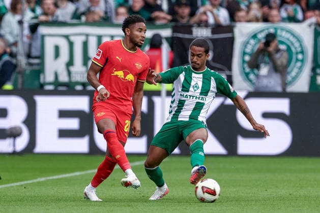 v.li.: Christopher Nkunku (RB Leipzig, 28) und Arthur (SV Werder Bremen, 13) im Zweikampf, Duell, Dynamik, Aktion, Action, Spielszene, DIE DFL-RICHTLINIEN UNTERSAGEN JEGLICHE NUTZUNG VON FOTOS ALS SEQUENZBILDER UND ODER VIDEOAÌˆHNLICHE FOTOSTRECKEN. DFL REGULATIONS PROHIBIT ANY USE OF PHOTOGRAPHS AS IMAGE SEQUENCES AND OR QUASI-VIDEO., 05.09.2026, Bremen (Deutschland), Fussball, Bundesliga, SV Werder Bremen - RB Leipzig *** Christopher Nkunku (RB Leipzig, 28) and Arthur (SV Werder Bremen, 13) in a one-on-one battle, duel, dynamic moment, action, game scene, THE DFL GUIDELINES PROHIBIT ANY USE OF PHOTOGRAPHS AS STILL IMAGES AND OR VIDEO-LIKE PHOTO SEQUENCES DFL REGULATIONS PROHIBIT ANY USE OF PHOTOGRAPHS AS IMAGE SEQUENCES AND OR QUASI-VIDEO, May 9, 2026, Bremen, Germany, Soccer, Bundesliga, SV Werder Bremen vs. RB Leipzig xobx