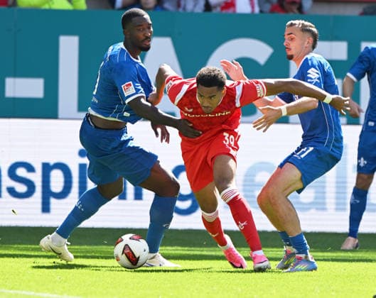 Fussball - 2. Bundesliga - Saison 2026 27 1. FC Kaiserslautern 05.09.2026 Fritz-Walter-Stadion 1. FC Kaiserslautern (fck) - SV Darmstadt 98 (da) 3:0 Thierry TAZAMETA (1. FC Kaiserslautern) , mi, li: Patric PFEIFFER (SV Darmstadt 98), re: Lance DUIJVESTIJN (SV Darmstadt 98) 1. FC Kaiserslautern *** Soccer, 2. Bundesliga, 2026–27 Season, 1 FC Kaiserslautern, September 5, 2026, Fritz Walter Stadium, 1 FC Kaiserslautern (FCK) vs. SV Darmstadt 98 (DA), 3–0, Thierry TAZAMETA (1 FC Kaiserslautern), center, left Patric PFEIFFER SV Darmstadt 98, right Lance DUIJVESTIJN SV Darmstadt 98 1 FC Kaiserslautern